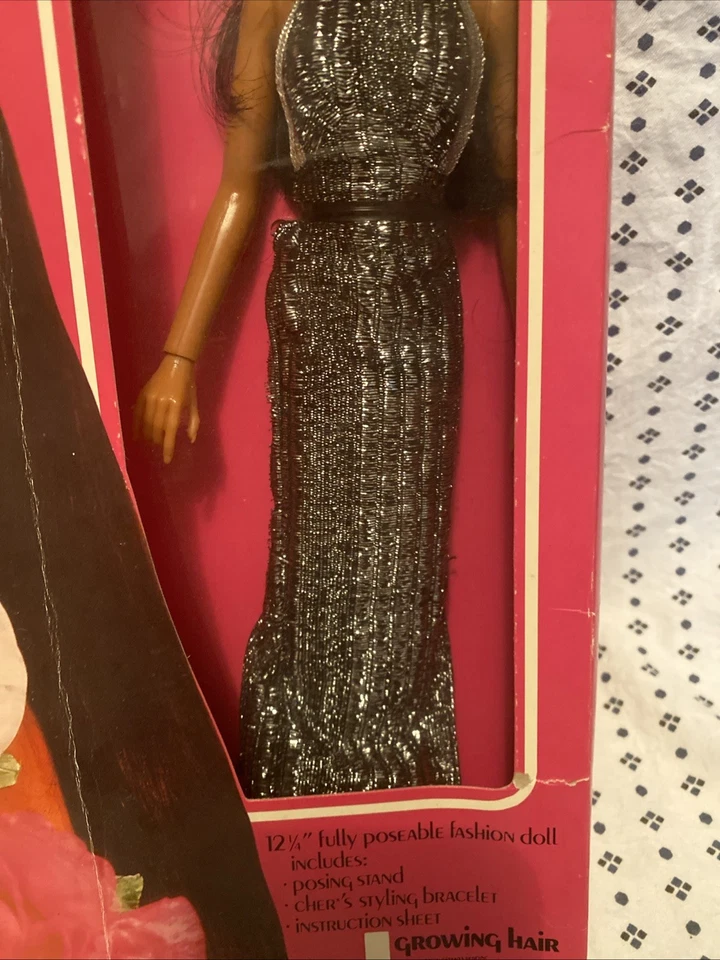 Vintage 1976 MEGO CHER Boneca Cabelo Crescente Suporte Chave e Caixa NOVO - Imagem 3 de 4