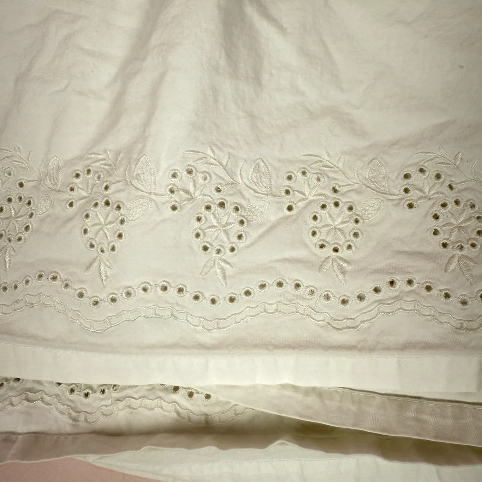 Falda de cama Simply Shabby Chic Twin EYELET/volantes de polvo blanca esquina dividida usada en excelente estado Foto 2 de 4