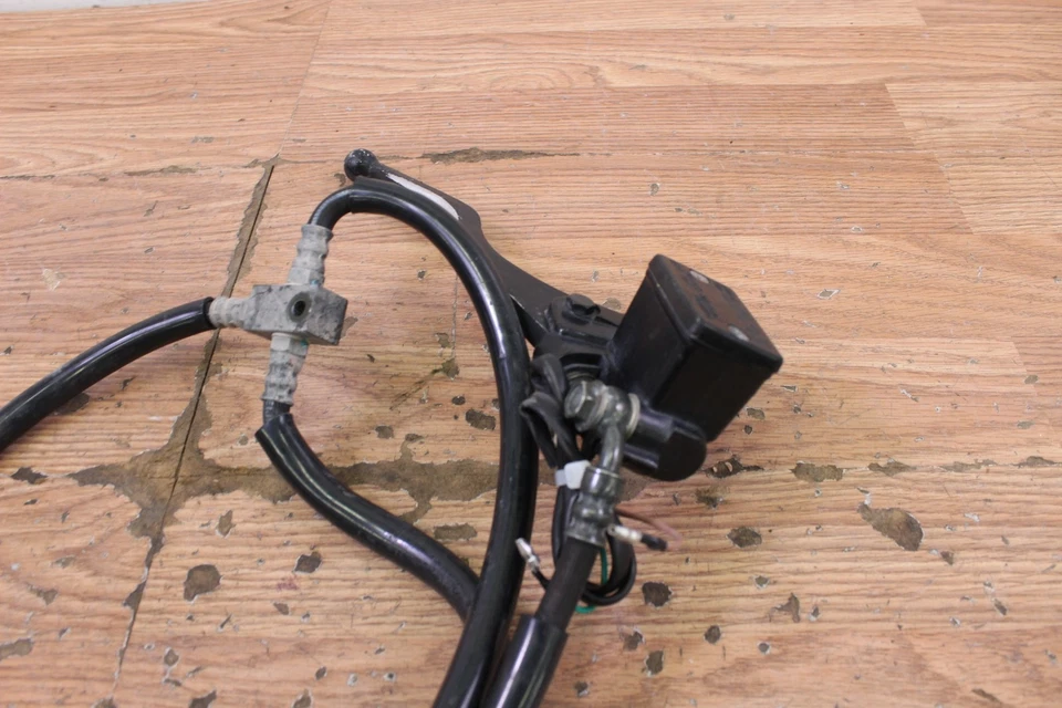 2008 POLARIS PHOENIX 200 Front Brake Master Cylinder w/ Calipers and Hoses - Image 4 of 4