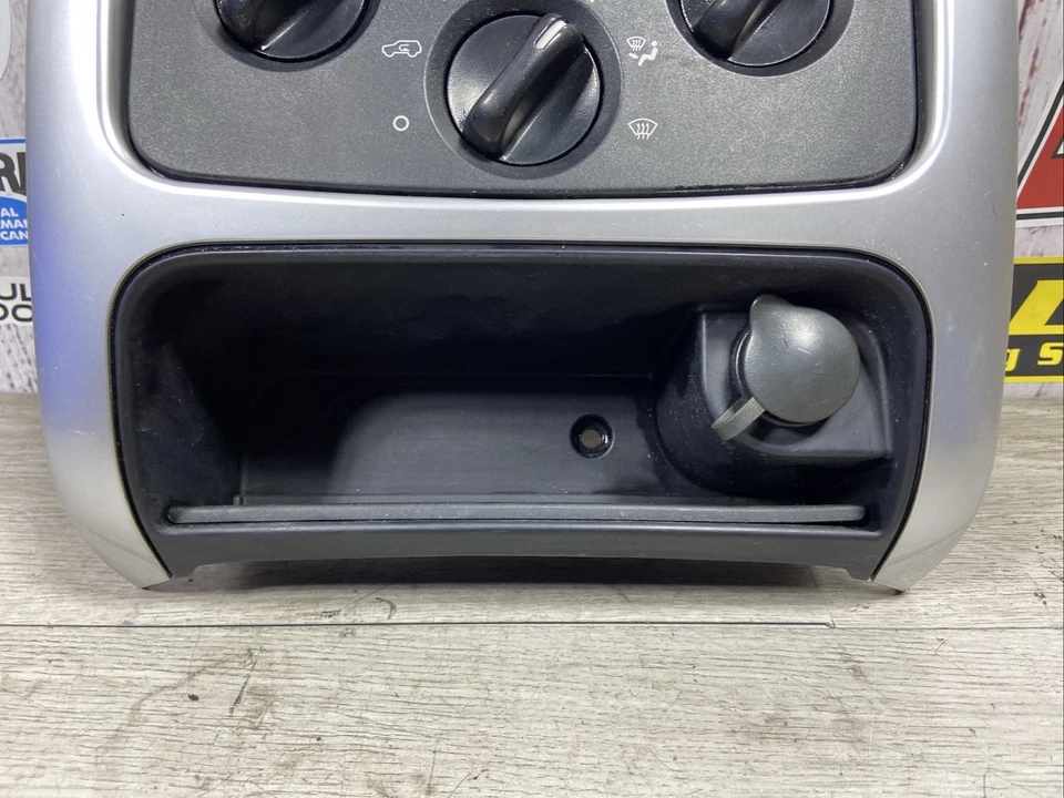 Jeep Liberty 2002-2004 interruptor de calefacción control de clima de aire acondicionado radio bisel plateado OEM Foto 3 de 4
