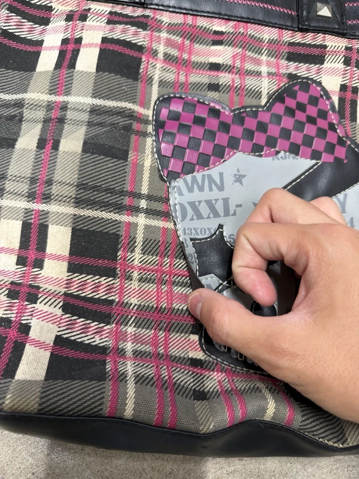 Bolso de Mano Raro Abbey Dawn por Avril Lavigne Rosa Negro Calavera Huesos Cuadros Gótico Y2K Foto 3 de 4