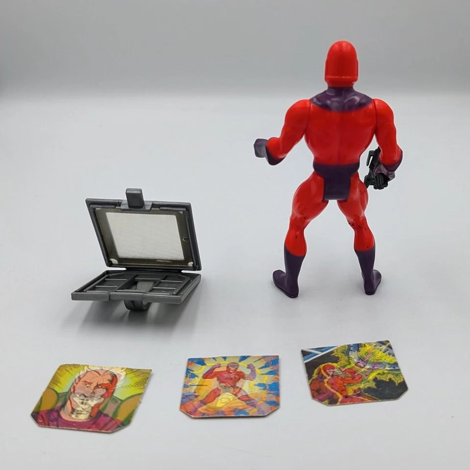 Figura de acción vintage Magneto 1984 Marvel Secret Wars con escudo y pistola Foto 2 de 4