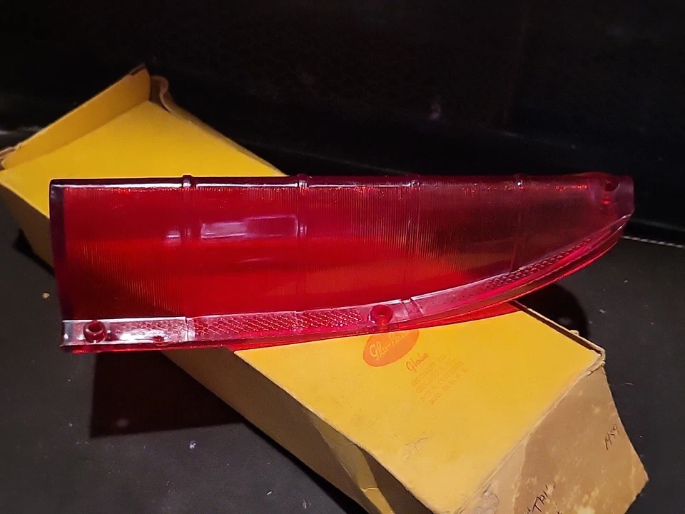 Oldsmobile Standard "88" 1960 nuevo/antiguo stock remanufacturado lente de luz trasera izquierda Foto 2 de 2