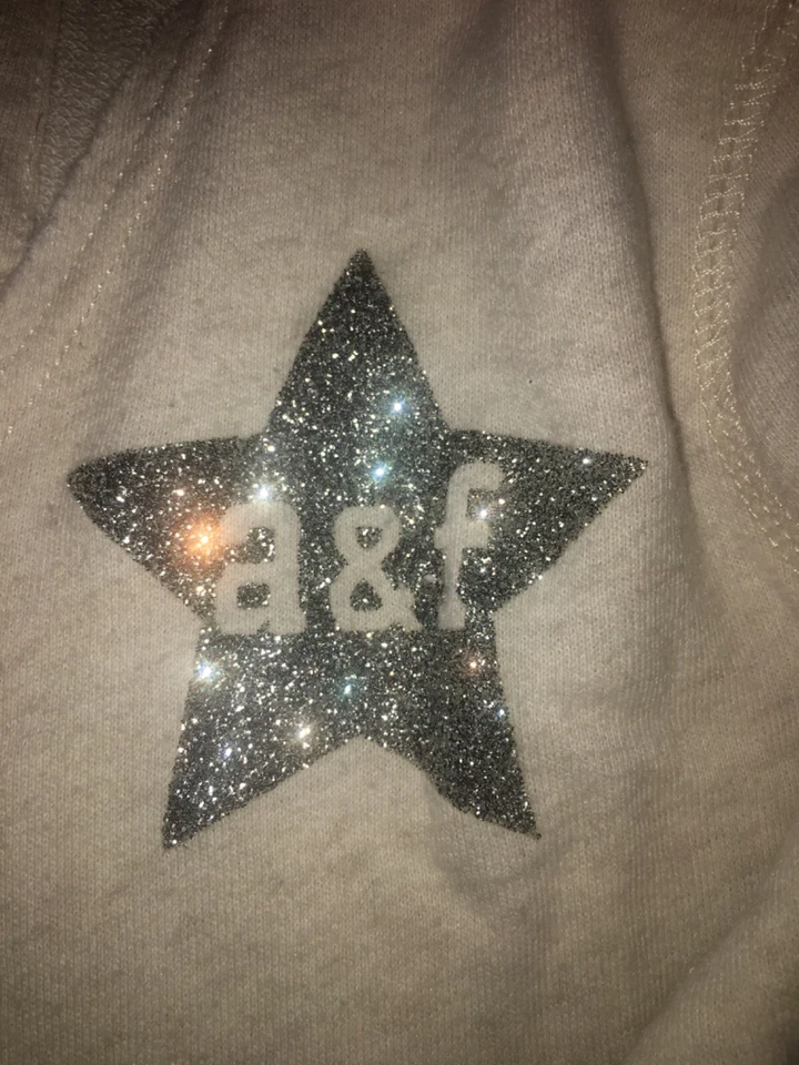 Pullover Abercrombie Niños Recortado Crema Brillo Logo Sudadera con Capucha Jóvenes Niñas Grande Foto 2 de 4