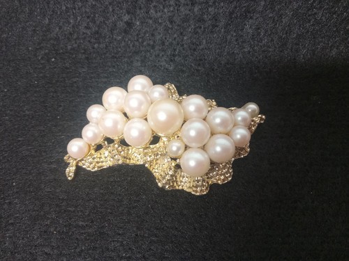 Vintage Brooch Simulated Pearl Bead Cluster Goldtone 1950's - 第 1/8 張圖片