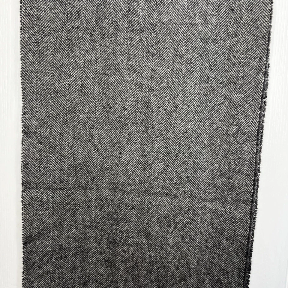 Gant Scarf 100% Lambswool Made In Italy Grey White Tassels Herringbone Pattern - Image 4 of 4