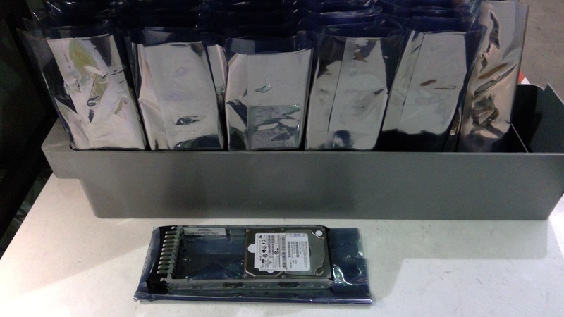LOT OF 24 AHF3 1.2TB 2.5 in. 10K SAS hdd IBM 01LJ794