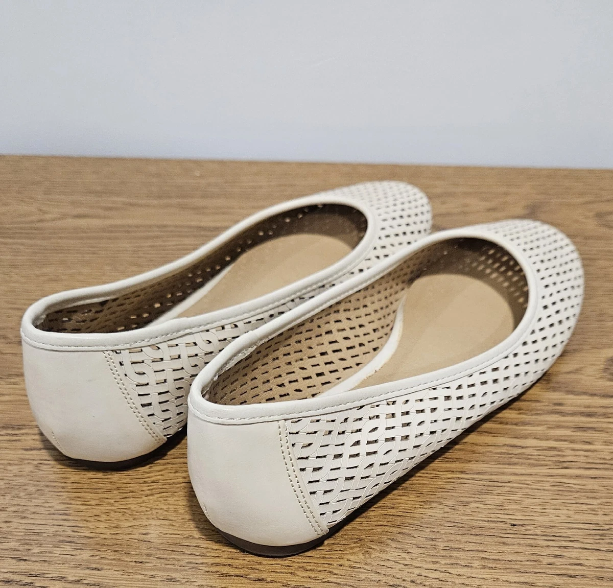 Lucky brand hotsell white flats