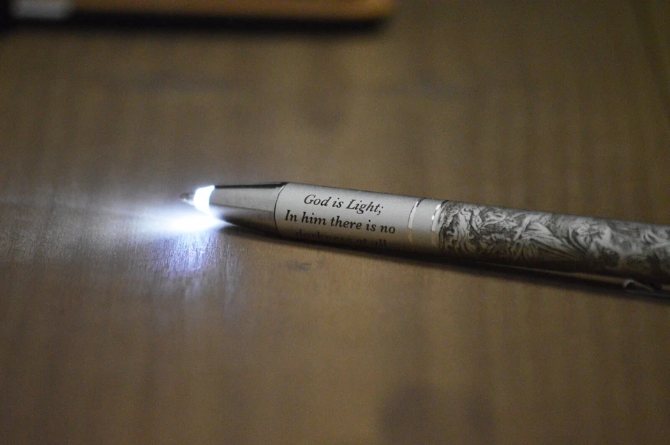 (150 PIEZAS) 1 Juan 1:5 Linterna Bolígrafo LED Bolígrafo (150 PIEZAS LOTE AL POR MAYOR A GRANEL) Foto 3 de 4