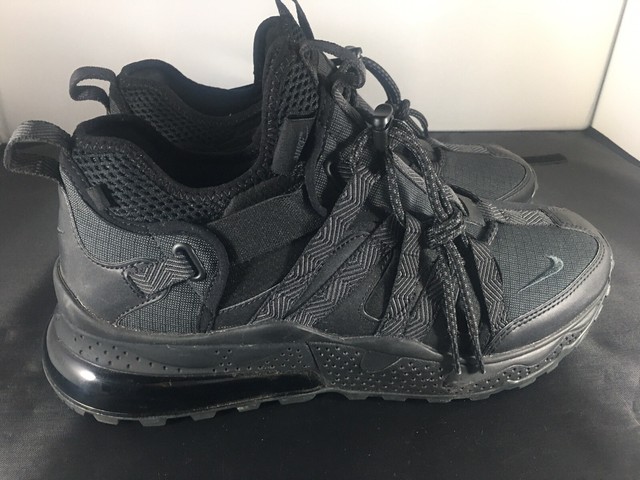 black nike bowfin 270