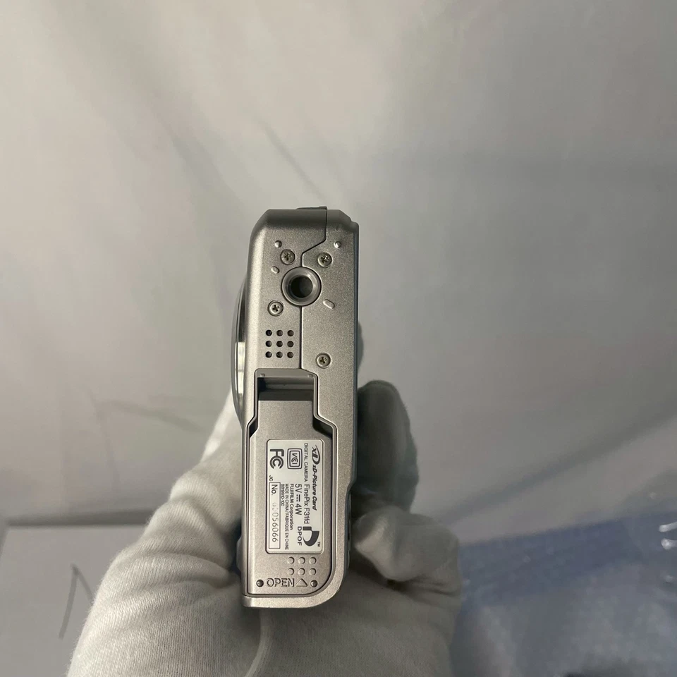 Fujifilm Finepix F31fd 6.3MP Digital Camera Silver Japan From Japan Japan Japan - Image 4 of 4