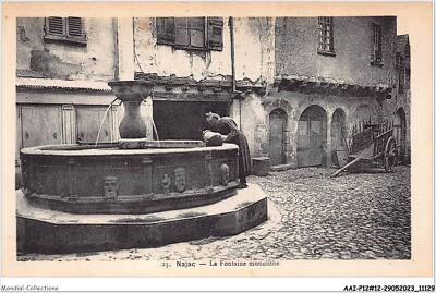 AAIP2-12-0090 - Najac - Der Brunnen Monolith