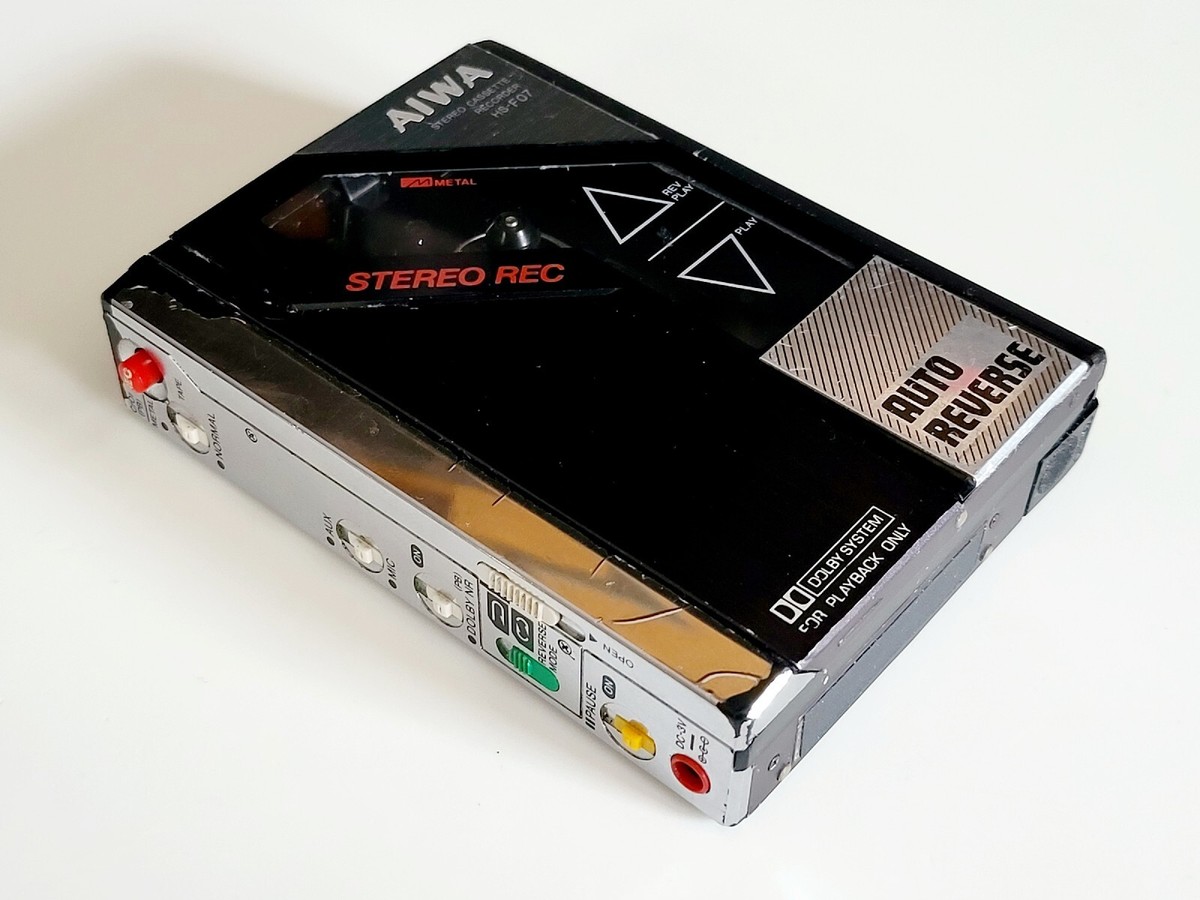 Super Rare Aiwa HS-F07 Recording Walkman Personal Cassette
