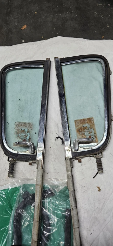 Conjunto de ventana de ventilación para camioneta Chevy GMC 1955-1959 R&L 1956 1957 1958 Foto 2 de 4