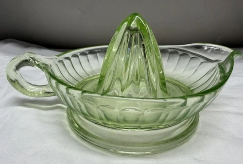 Vintage Green Depression Vaseline Federal Glass Citrus Juicer,#14