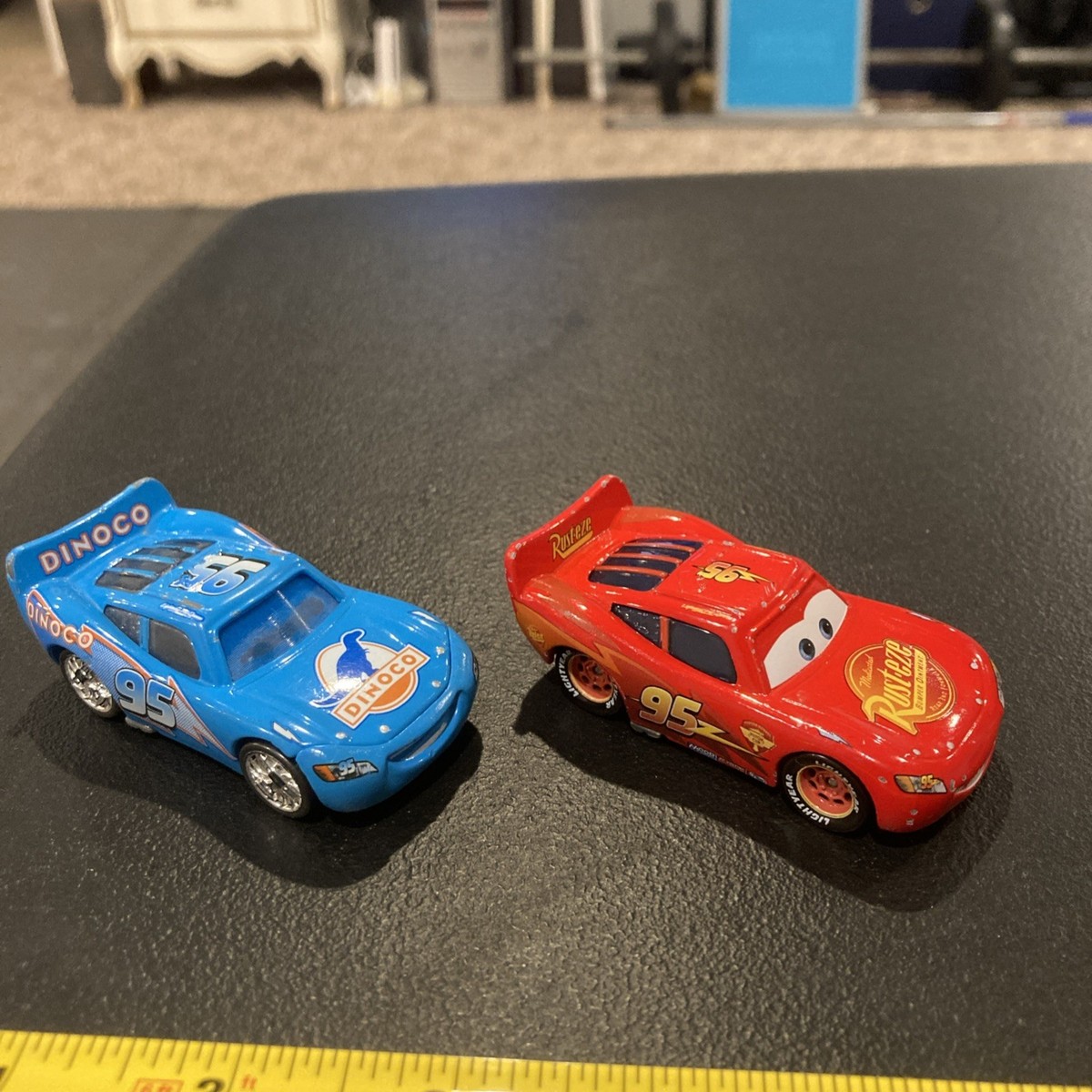 DISNEY PIXAR CARS 2 LIGHTNING MCQUEEN HUDSON HORNET CUP RUST-EZE