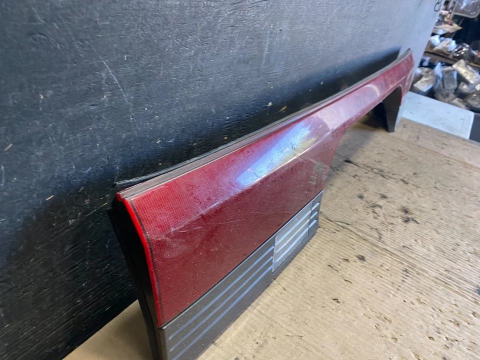 1993 to 1995 Mitsubishi Diamante Wagon Center Tail Light Lamp Liftgate q0397 DG - Image 3 of 4