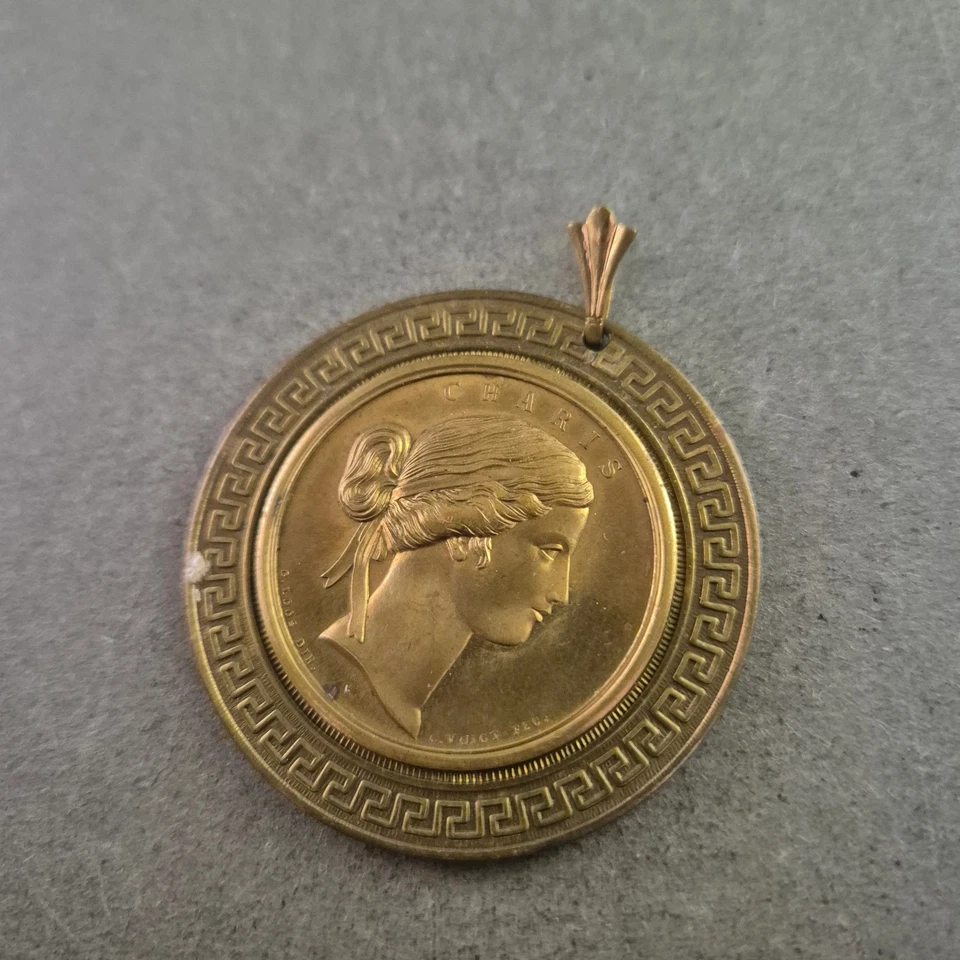 Vintage Medaillon Anhänger – Antikes Münzdesign in Goldoptik - Bild 2 von 4