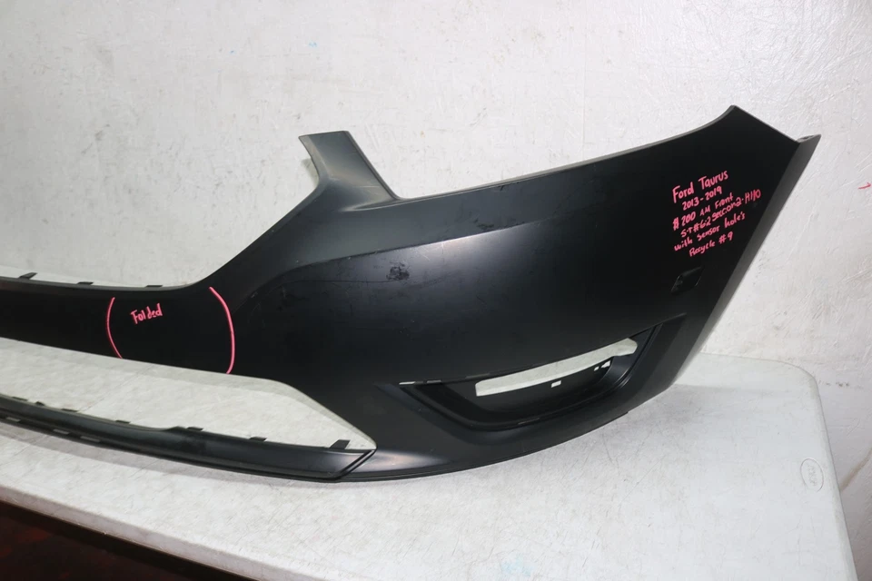 2013 2019 FORD TAURUS FRONT BUMPER COVER WITH SENSOR HOLES Foto 3 de 4