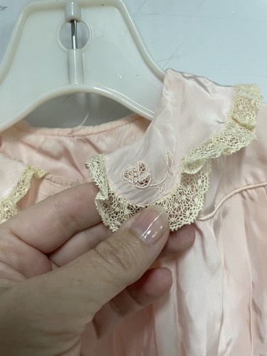 Vintage 1940s Baby Girl Embroidered & Lace Pink Silk Jacket Robe - Sz 2 ? - Picture 9 of 16