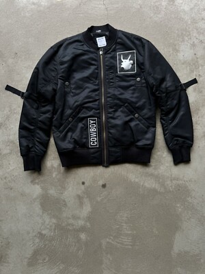 Travis Scott×Helmut Lang ヘルムートラング トラヴィス 00-holding-travis-scott.jpg