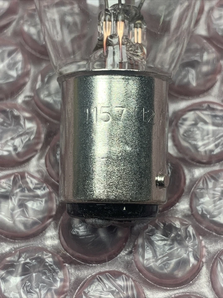 Lote de 10 bombillas traseras Eiko 1157 base para vehículos enumerados en la tabla a continuación Foto 3 de 4