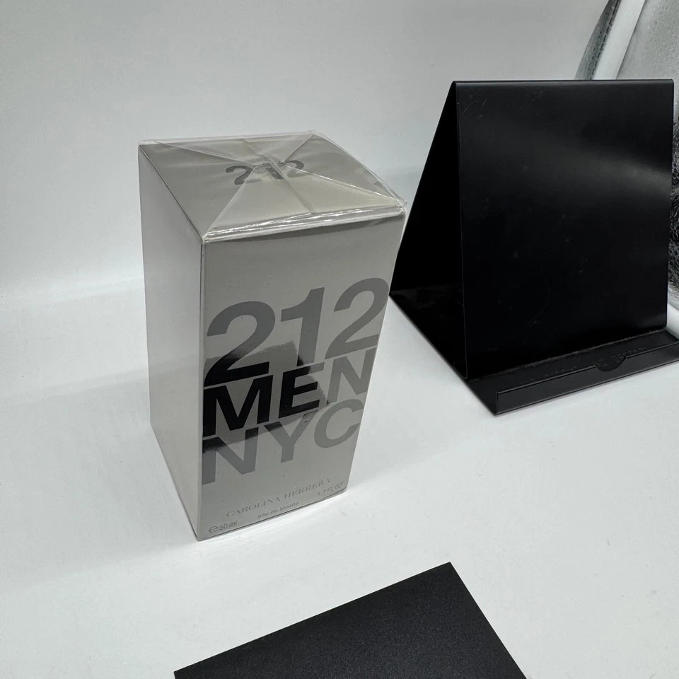 212 纽约男士 Carolina Herrera 1.7 液量盎司 50 毫升淡香水喷雾全新未拆封 — 第 2/4 张图片