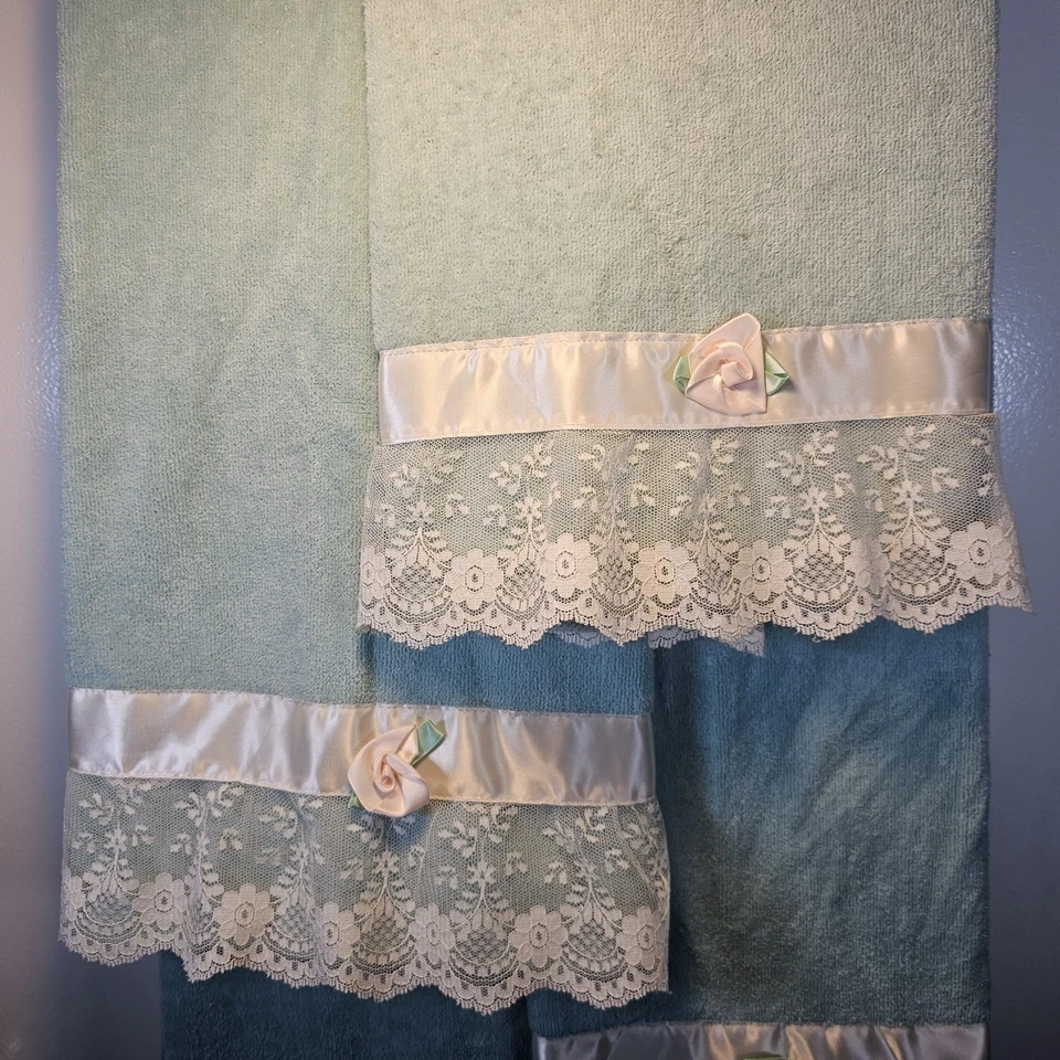 Vtg Avanti Bath Towel Seafoam Green Lace Trim Set 4 1978 Satin Rose Grand Prix  - Image 3 of 4