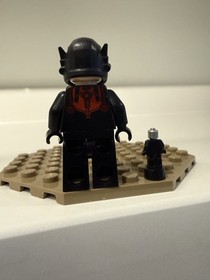 Lego Hank Pym Minifigure Marvel Super Heroes Ant-Man 76039 sh0202