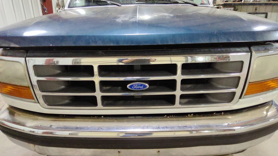 Conjunto de parrilla delantera cromada Ford F150 F250 92-97 Foto 2 de 4