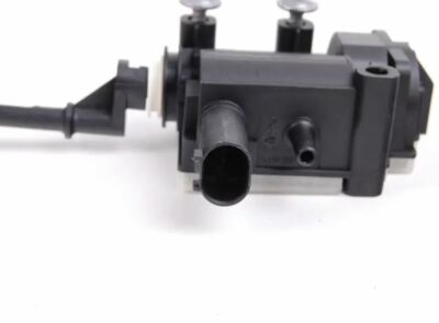 【たいき￼】 7605227 純正触媒 E90 E91 E92 Genuine BMW E90 E91 E92 MINI R56 R57 R58 R59 Fuel Filler Flap Door
