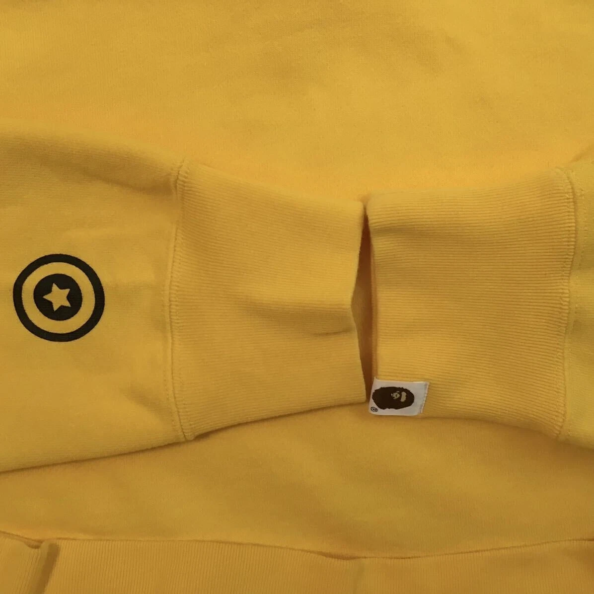 A BATHING APE (BAPE) Felpa con cappuccio e zip intera BAPE Neon Shark A Bathing Ape NIGO gialla taglia L usata ottima+