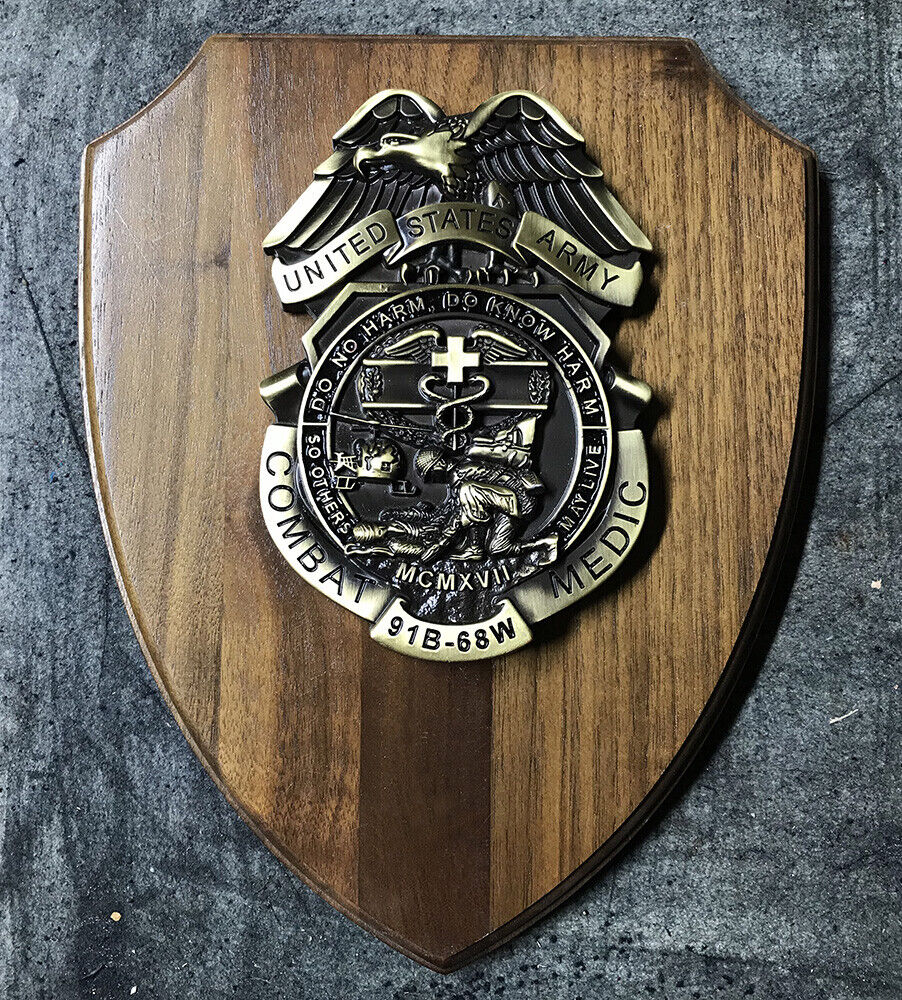 US Army Combat Medic 68 whiskey EMS EMT Paramedic Award Badge Medallion