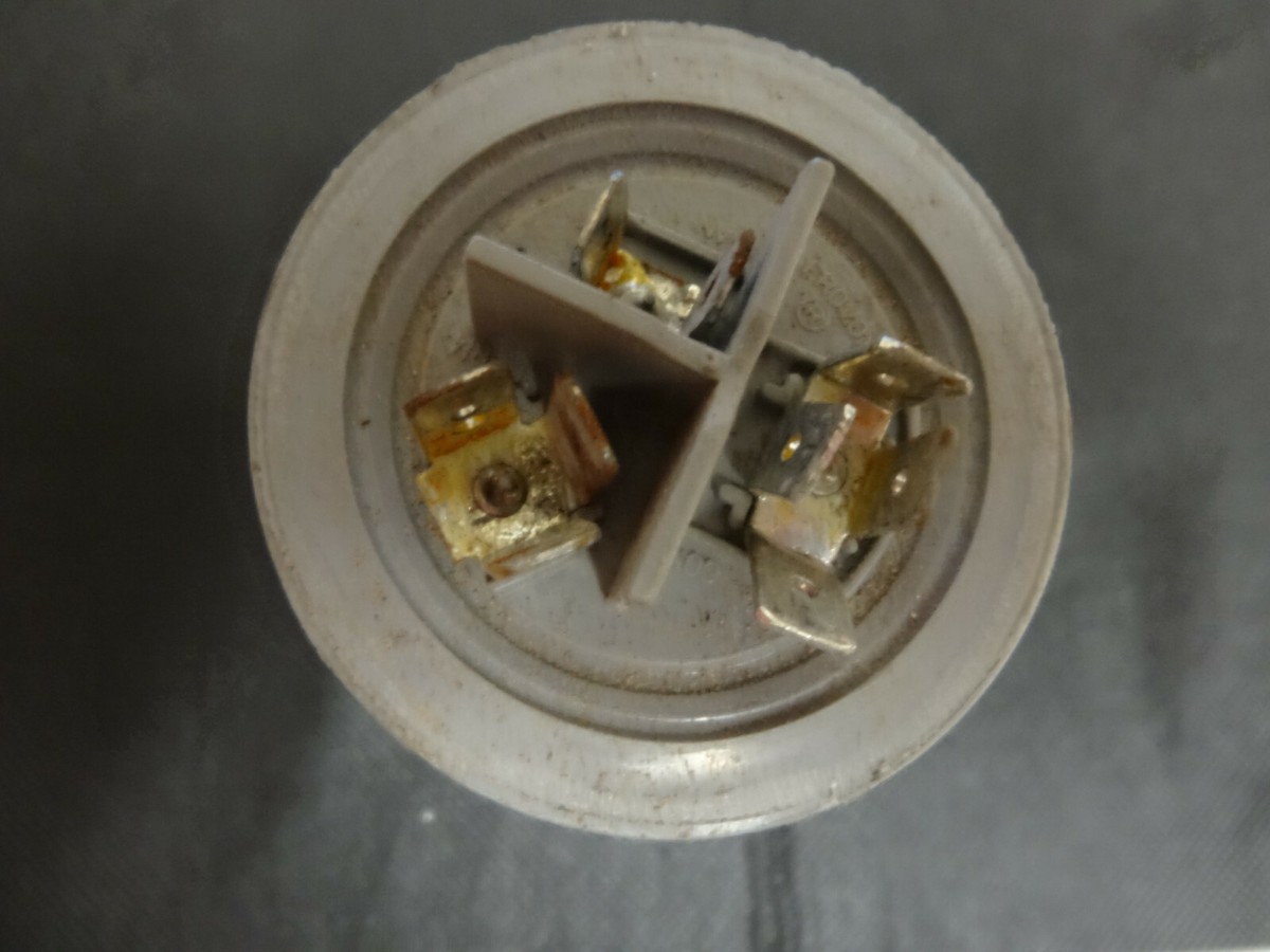 Aeromet HQ1094975AX 9443; M24P3725W05; 25+5uf; 370VAC; 50/60HZ 