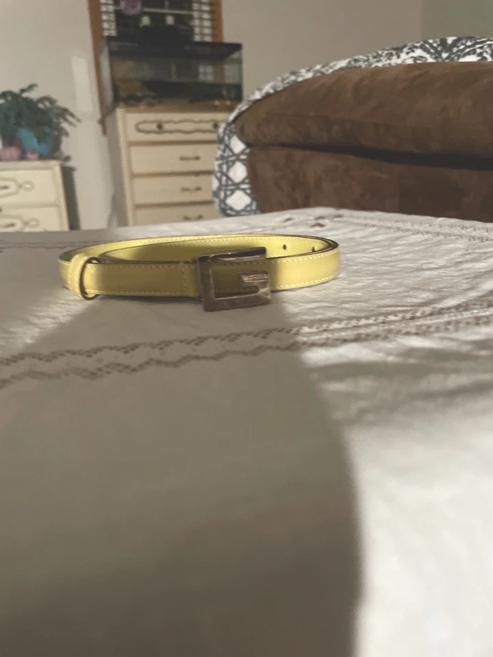 Cinto Gucci amarelo limão pastel autêntico tamanho 28 feminino/júnior - Imagem 4 de 4