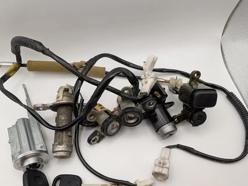 93-96LEXUS JZZ31L SC400SC300 CONJUNTO DE CHAVES DE TRAVA DE PORTA PORTA PORTA PORTA PORTA PORTA PORTA PORTA-MALAS DE IGNIÇÃO FABRICANTE DE EQUIPAMENTO ORIGINAL *3 CHAVES* - Imagem 3 de 4