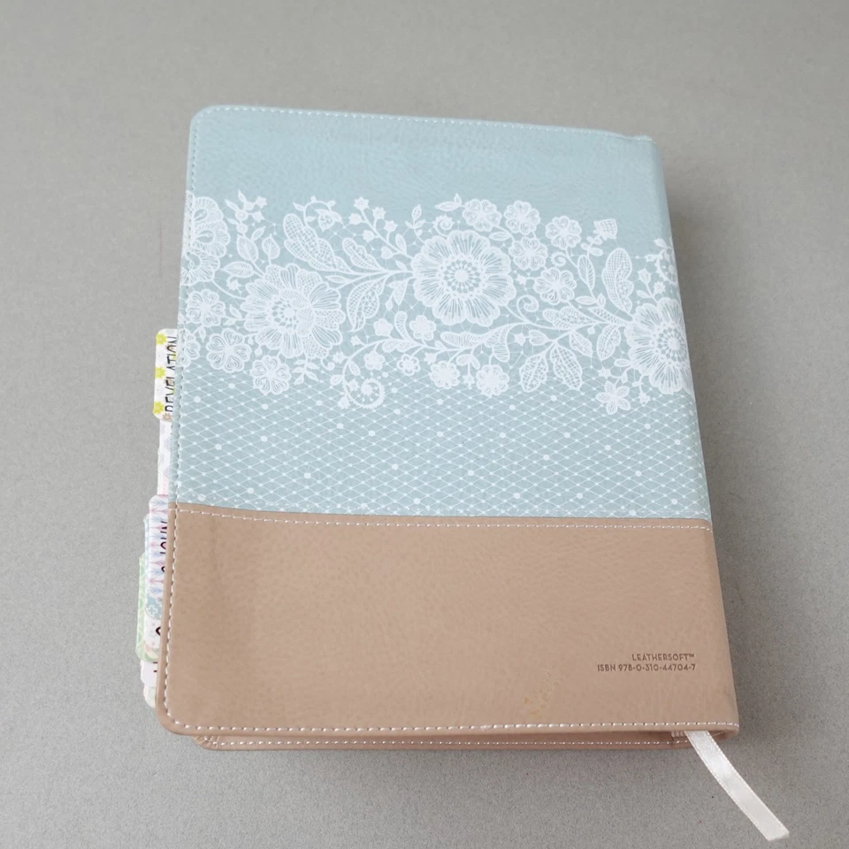 NIV Journal the Word Bible  Large Print  Leathersoft Teal and  Tan Indexed - Image 2 of 4