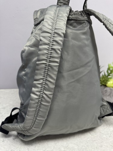 Mochila de nailon Rebecca Minkoff masilla plateada bolsillos medianos con cremallera Nordstrom - Imagen 12 de 24