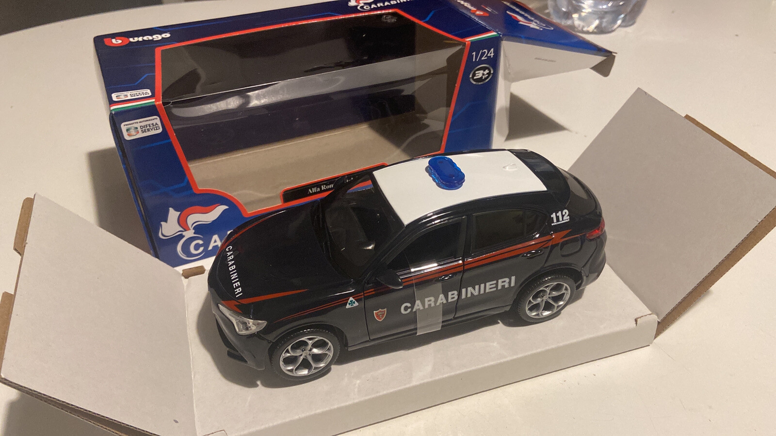 ALFA ROMEO STELVIO CARABINIERI 1:24 Burago Forze dell'Ordine Die Cast NUOVO