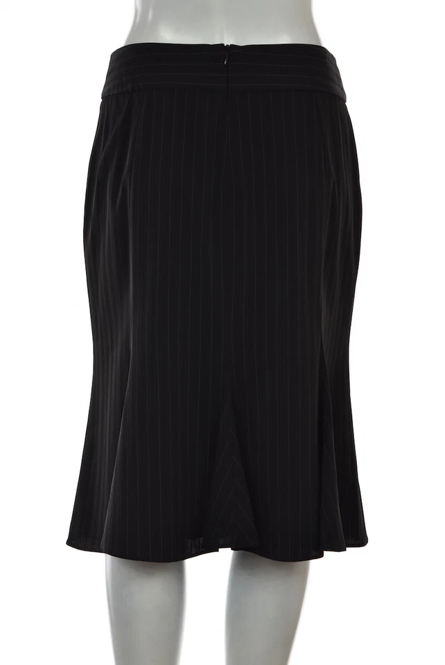 Saia Armani Collezioni tamanho 6 preta marfim listrada linha A abaixo do joelho carreira - Imagem 2 de 4