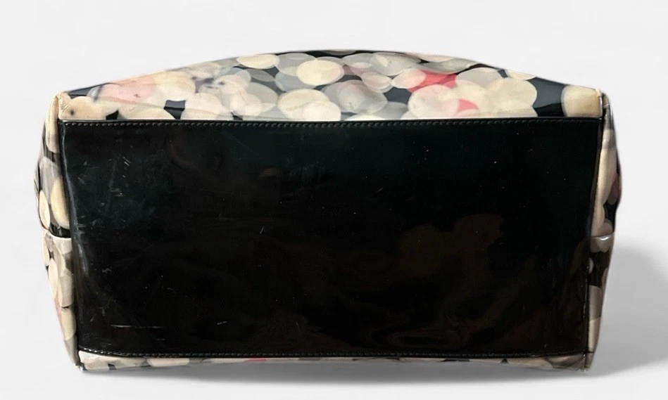 Bolso de Mano Kate Spade New York Burbujas Patente Negro Rosa Estampado de Lunares Cremallera para el Hombro Foto 4 de 4