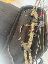 PSE vision Compound Bow with Camo Finish, Camouflage, Case, Arrows, Archery