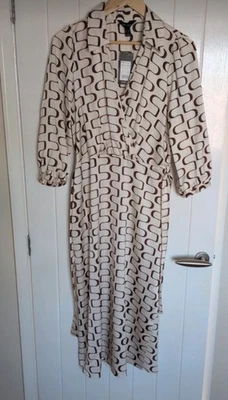 New Look Size 14 Off White Wave Satin Collared Midi Wrap Dress - Image 1 of 4