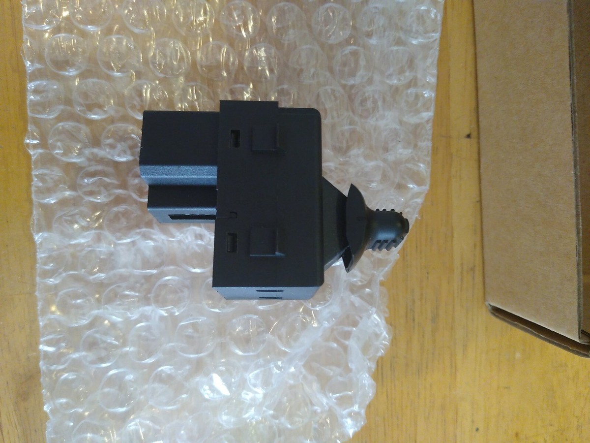 Passenger Side Power Window Switch For Dodge Ram 1500 2500 - Replacement 56007695AC 901437