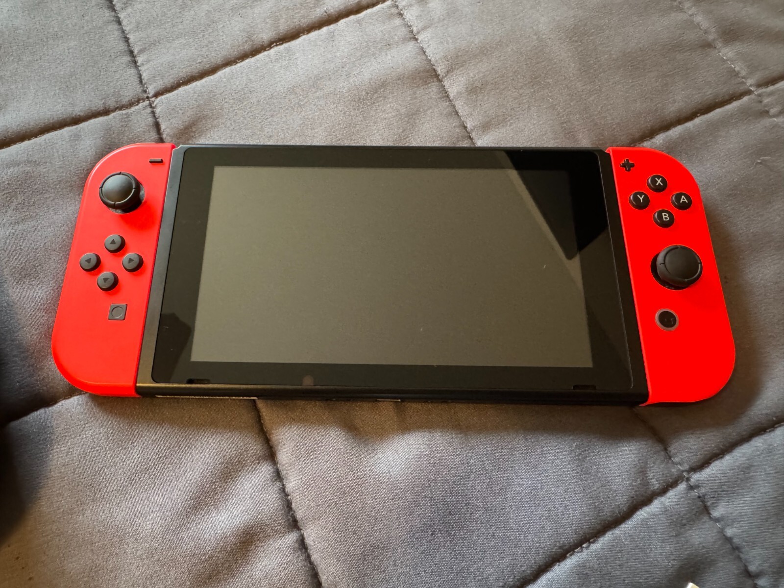 Nintendo Switch 32GB Handheld Console - Excellent Condition Red Joy-con System