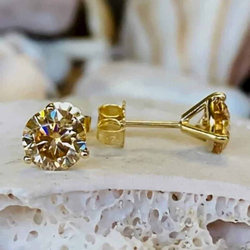 Tachuelas solitarias de diamantes champán con certificación de 4 quilates en plata de ley 925 Foto 2 de 4