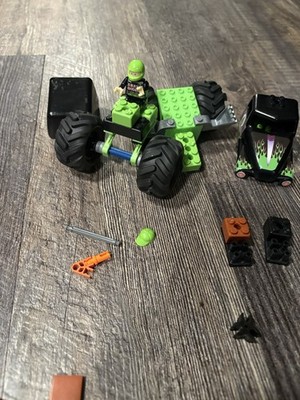 K'NEX Monster Jam Grave Digger vs Maximum Destruction Building Set Trucks 2010