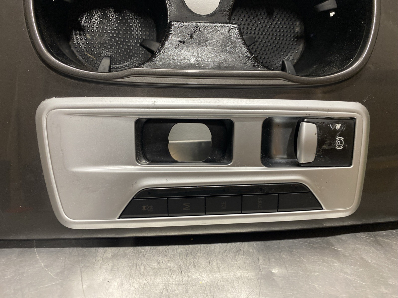 Maserati Ghibli 2014-2017 Center console molding