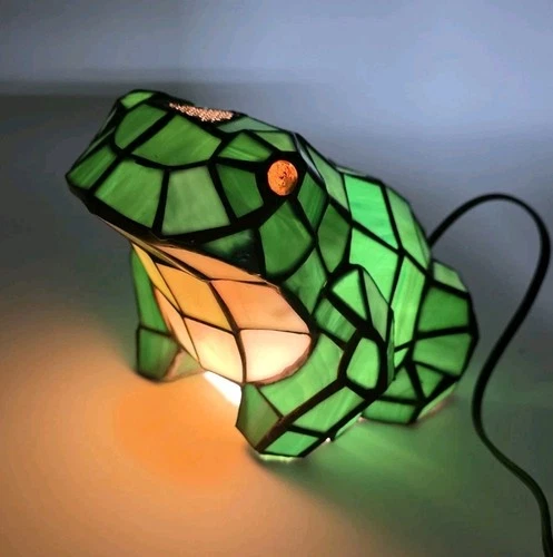 Vintage Tiffany Style Stained Glass Green Light Up Sitting Frog Table Lamp 7"