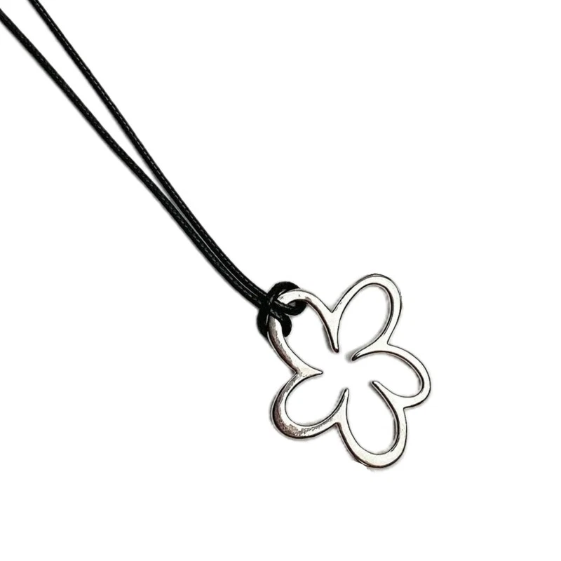 Simple shop flower necklace